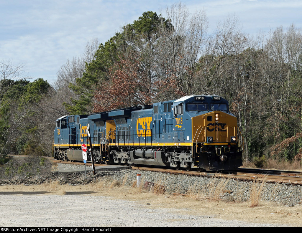 CSX 7018 & 7254 lead "train" F703-19 towards Raleigh yard